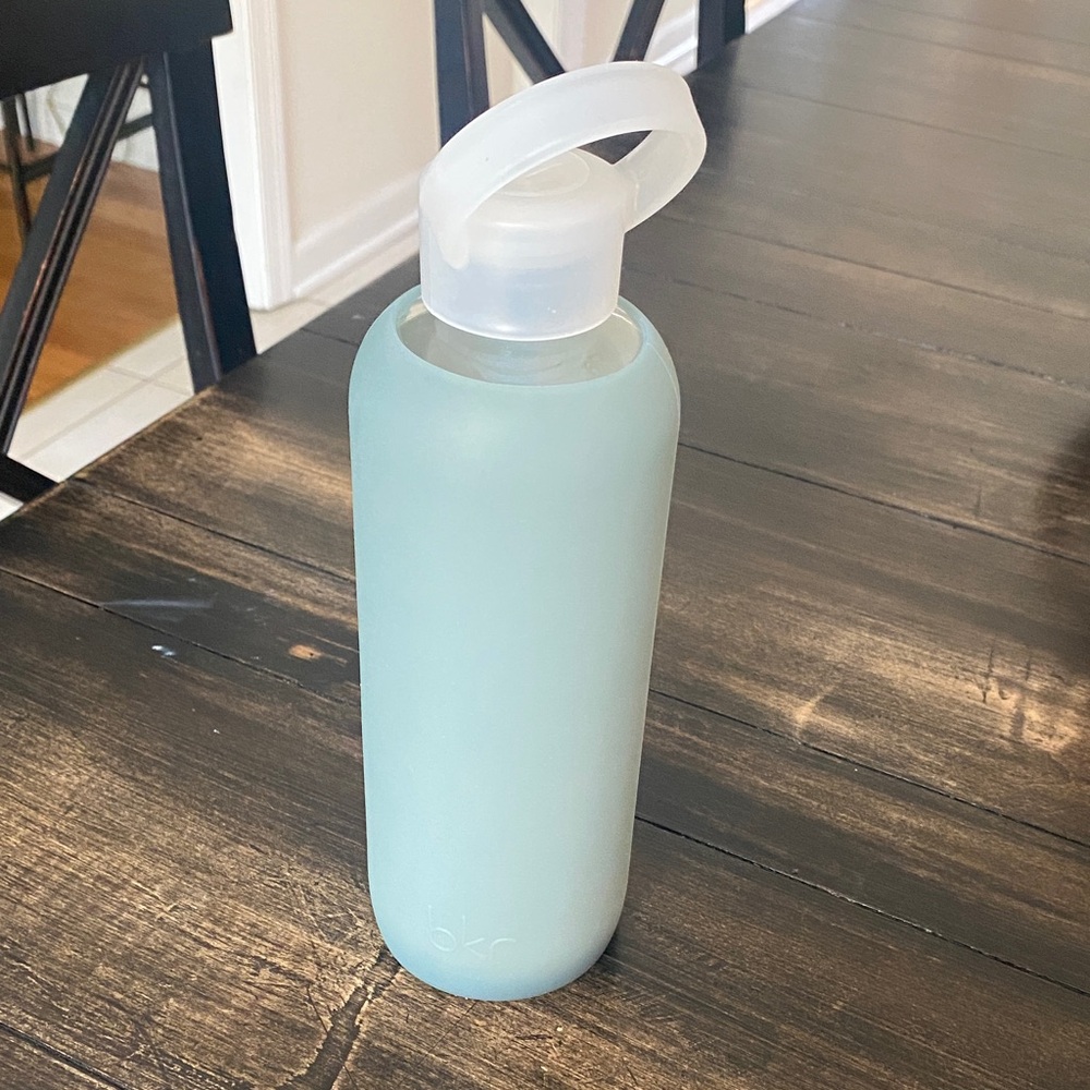 bkr Demi W/Straw Cap Glass Water Bottle